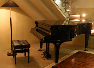 baby grand piano